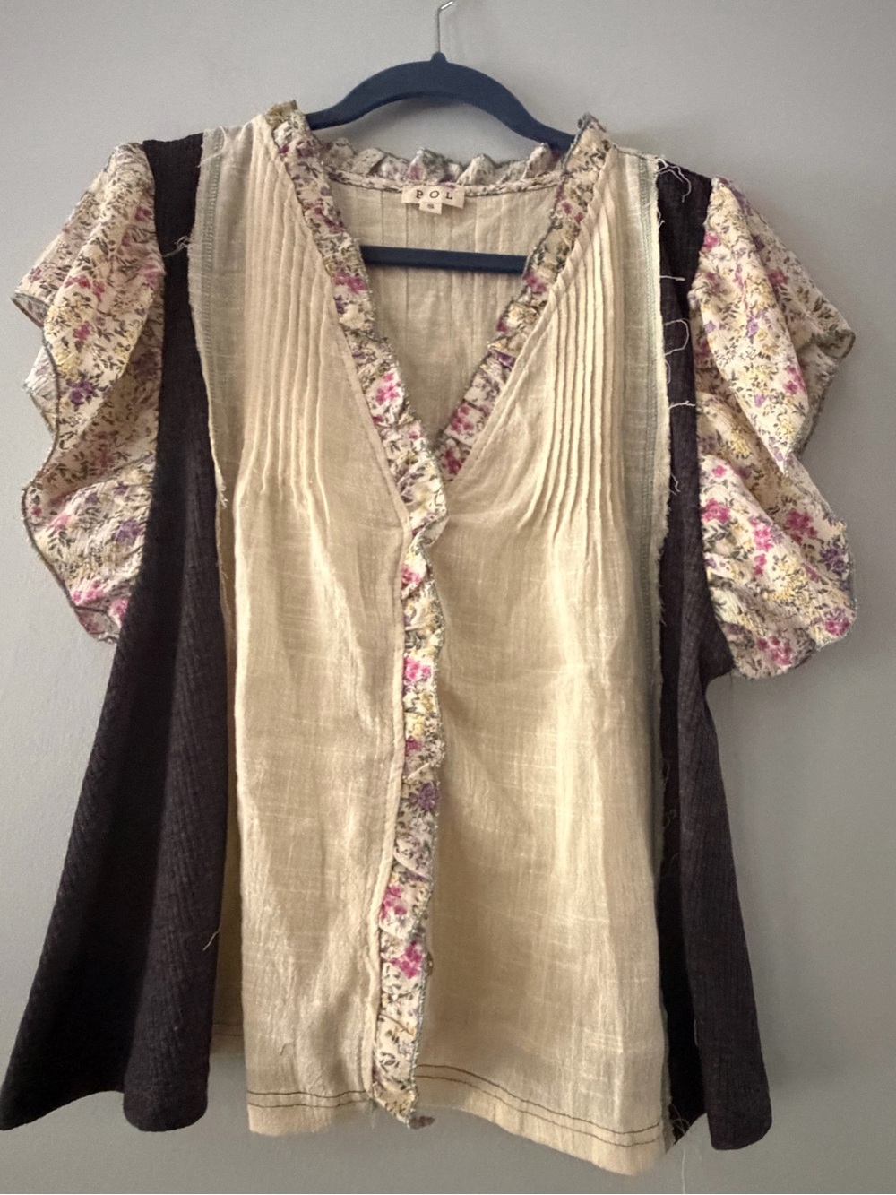 POL Mixed-Fabric Floral Sleeve V-Neck Top in Cream and Brown